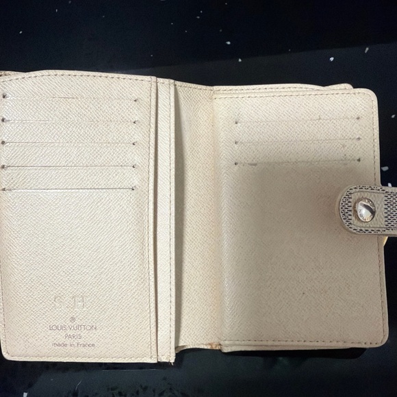 Authentic Louis Vuitton Damier Azur Kisslock Wallet - Picture 9 of 13